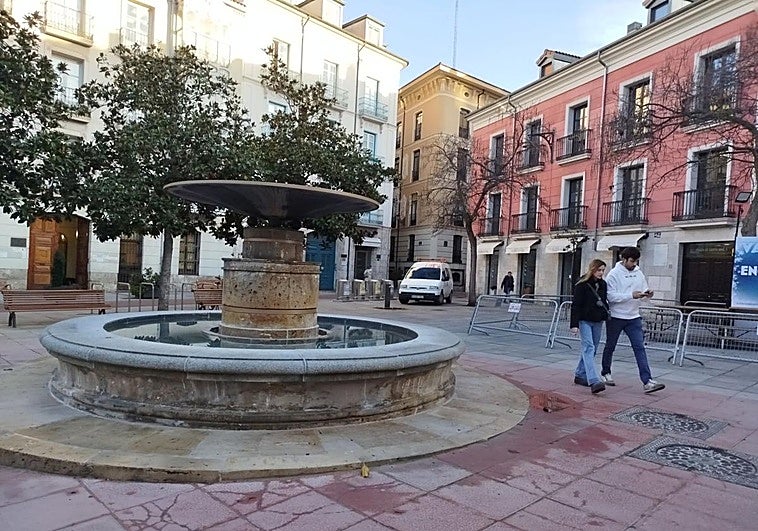 La fuente de Santa Ana luce después de un lavado de cara para evitar filtraciones